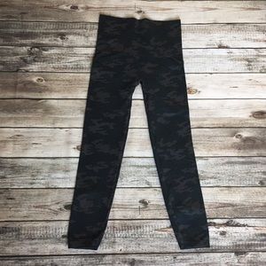 Dark Grey Camo Spanx Leggings. Size:XL